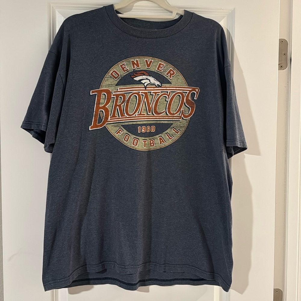 Broncos tee, size XL